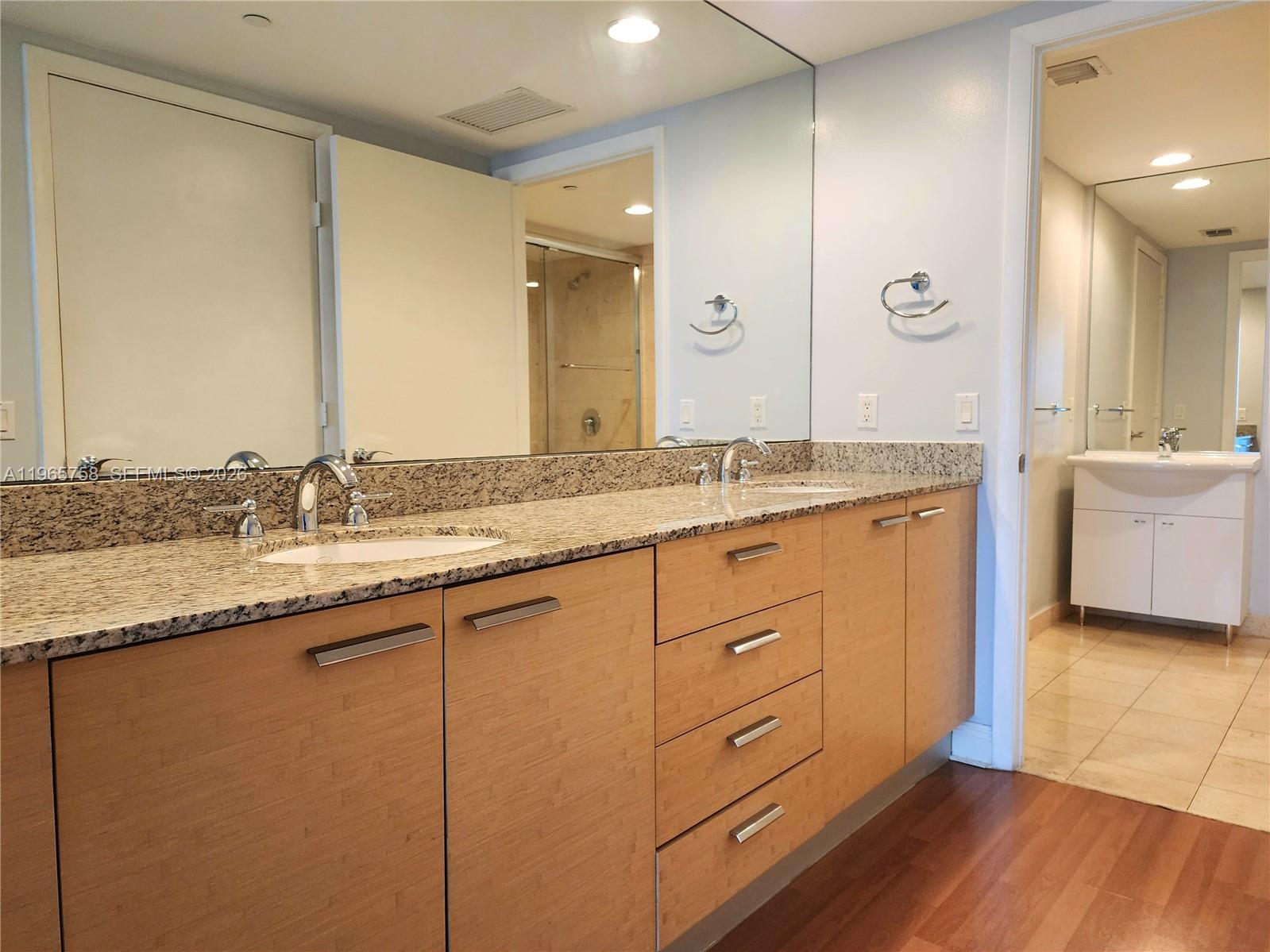 2406 2 / 1 1086 sq. ft. $ 2026-04-30 0 foto