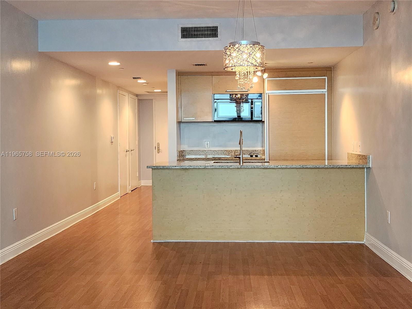 2406 2 / 1 1086 sq. ft. $ 2026-04-30 0 foto