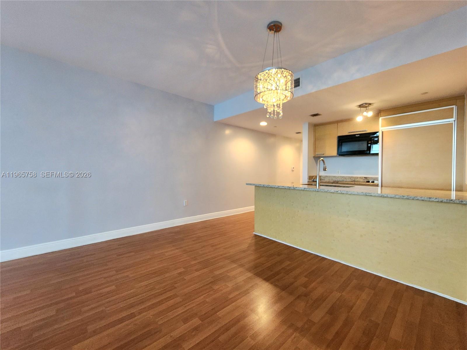 2406 2 / 1 1086 sq. ft. $ 2026-04-30 0 foto