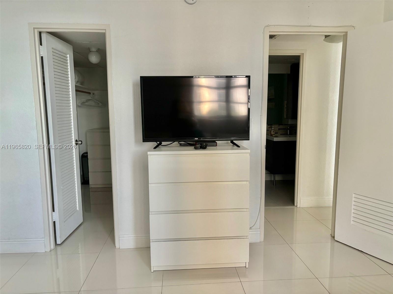 Photo of 3901 Ocean Dr  #5H, Hollywood, Florida, 33019 - 