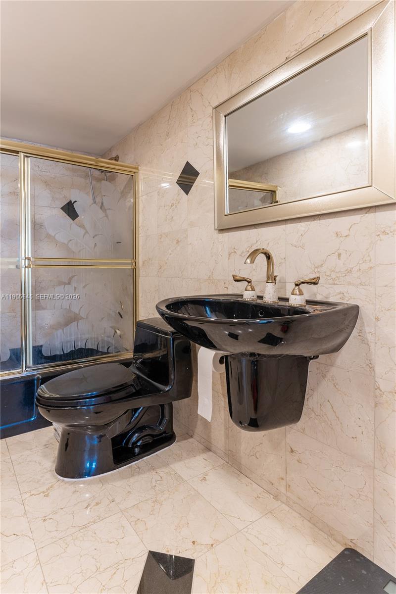 Photo of 427 Golden Isles Dr #16F, Hallandale Beach, Florida, 33009 -