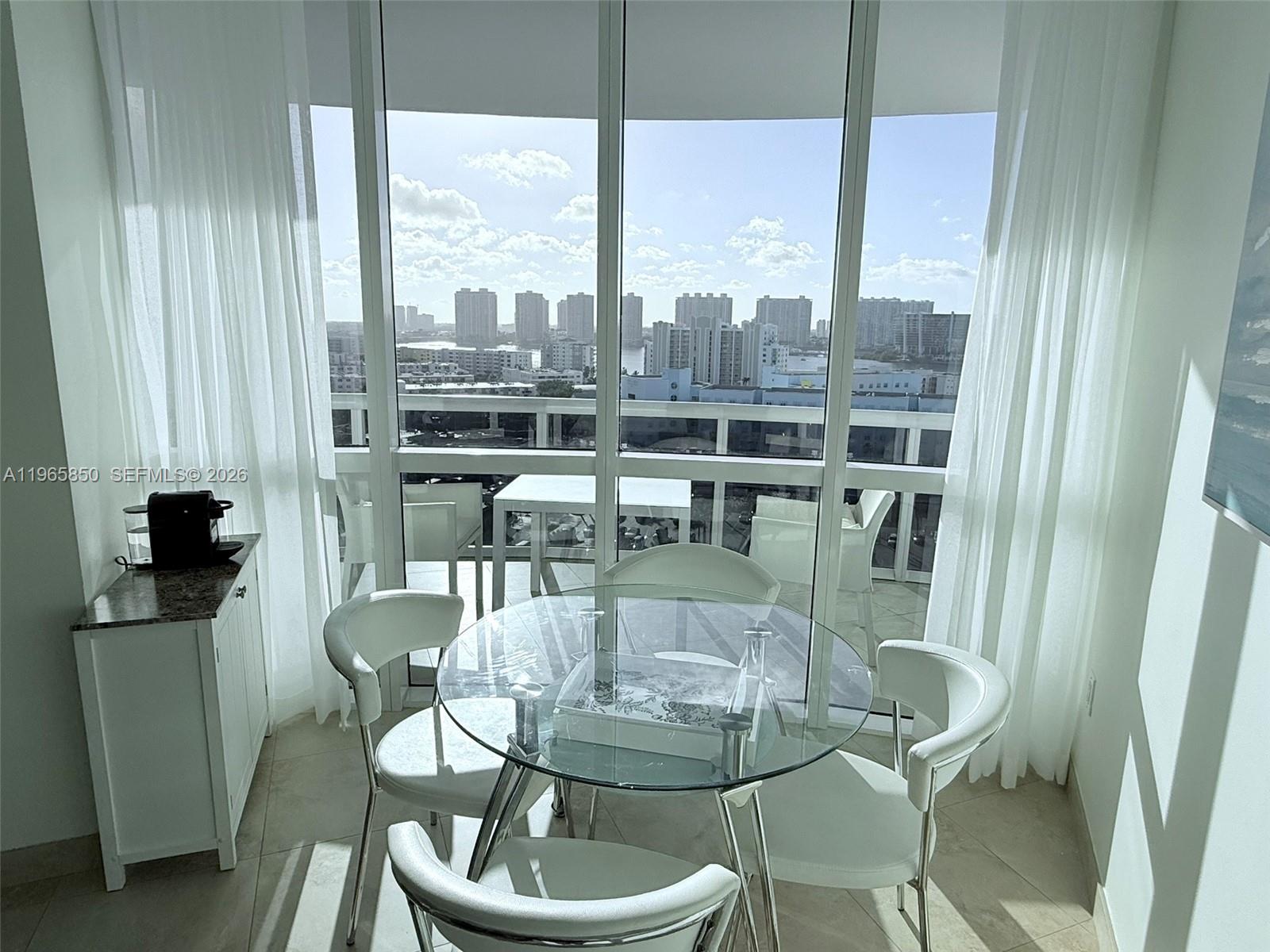 1501A 2 / 2 1289 sq. ft. $ 2026-02-15 0 foto