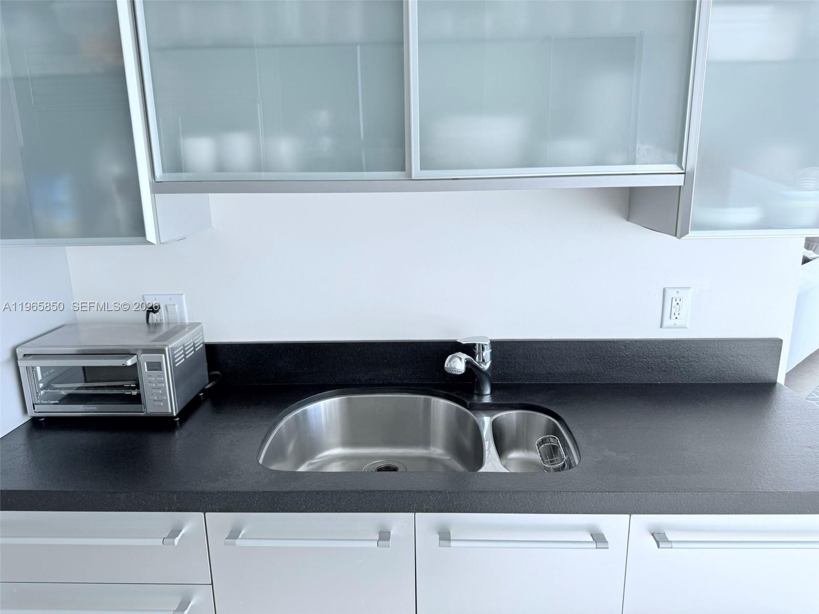 1501A 2 / 2 1289 sq. ft. $ 2026-02-15 0 foto