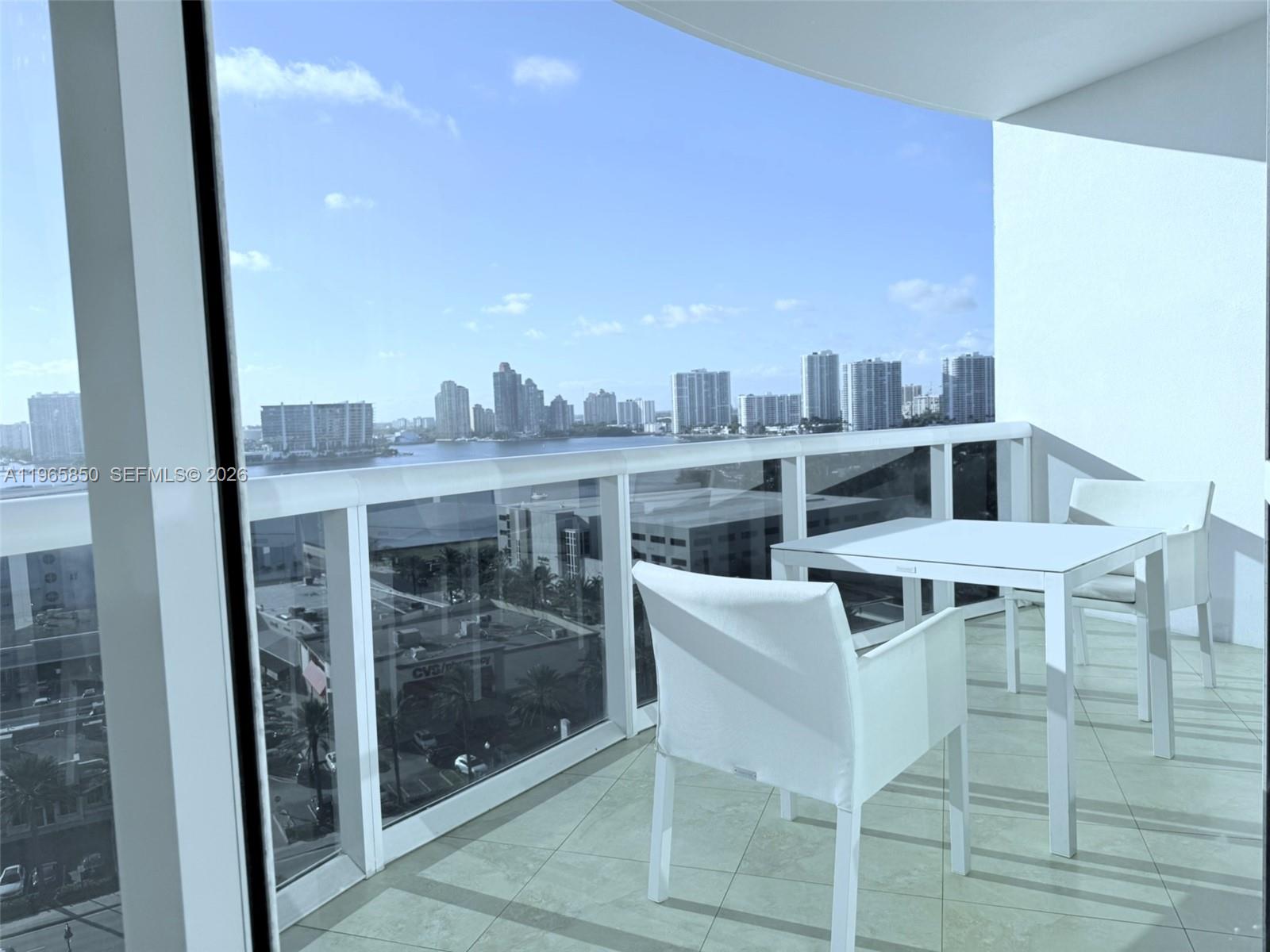 1501A 2 / 2 1289 sq. ft. $ 2026-02-15 0 foto