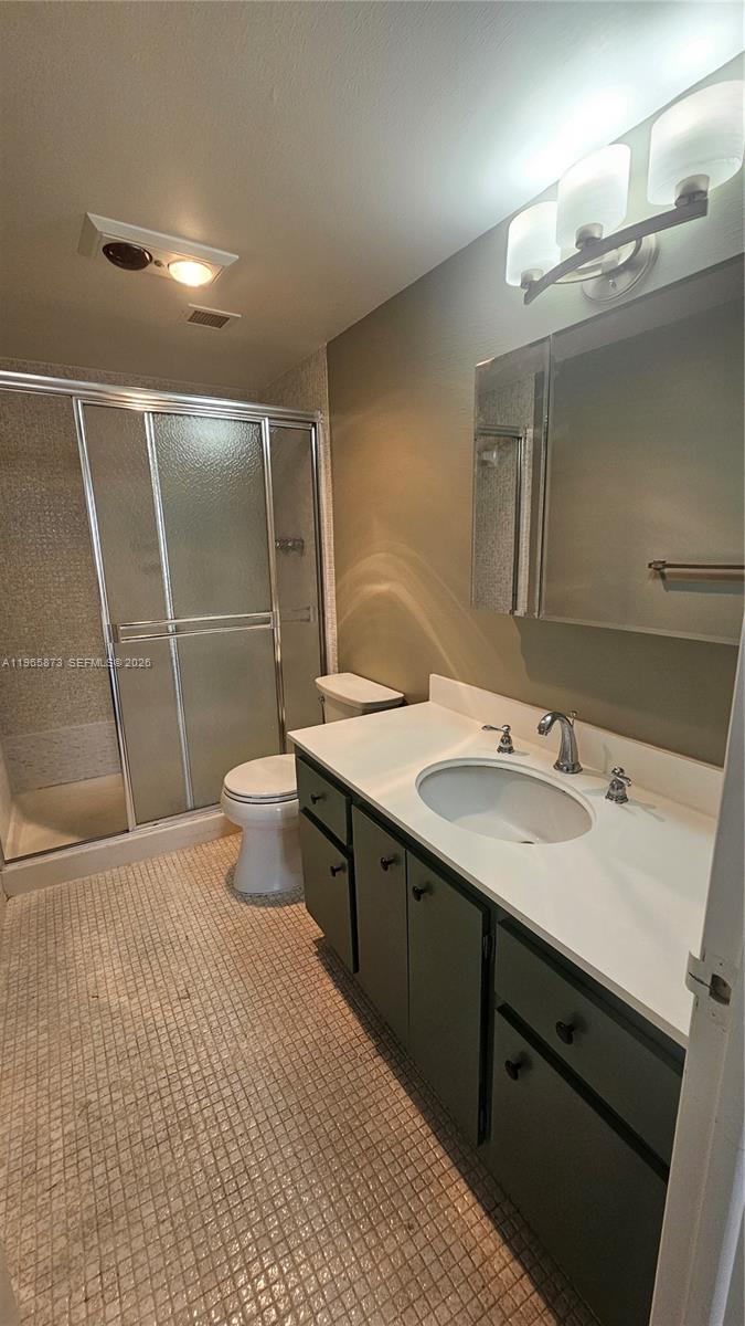 See details 22G 2 / 2 1240 sq. ft. $ 2026-02-15 0 Photo
