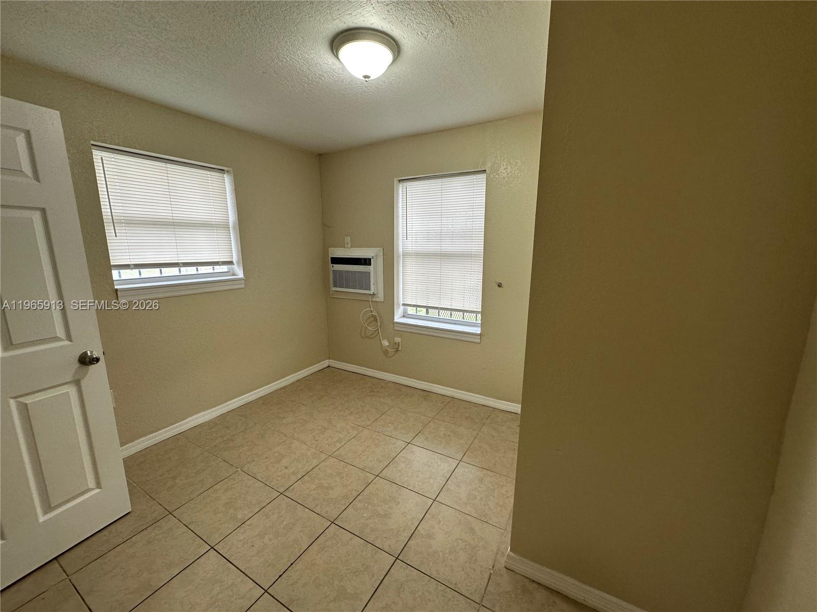   /  720 кв.футов $ 2026-02-15 0 Фото