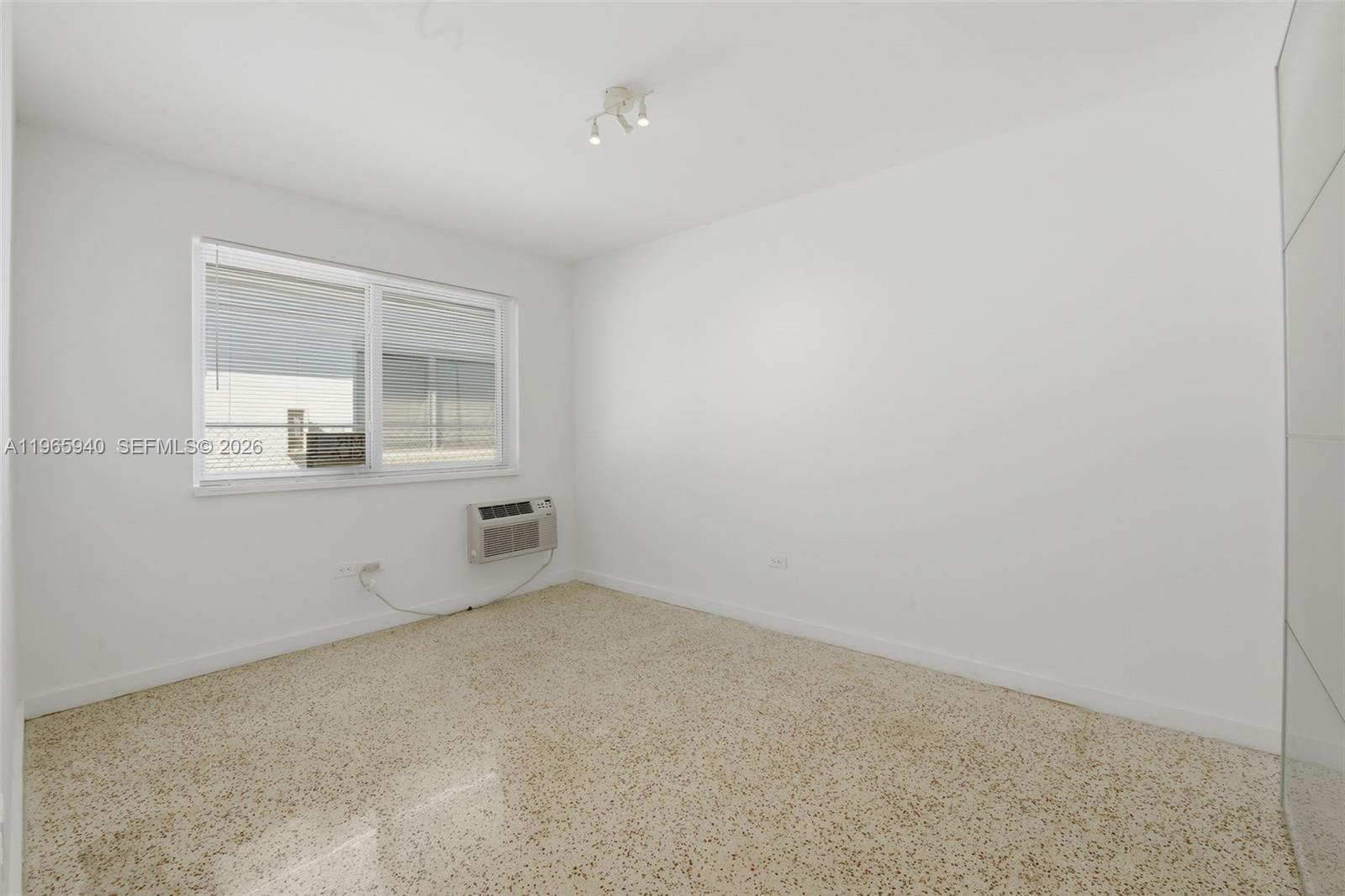   /   sq. ft. $ 2026-02-16 0 foto