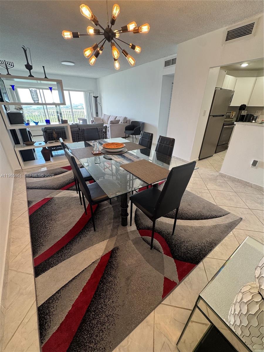 Подробнее 1908 2 / 2 1220 кв.футов $ 2026-02-24 0 Фото