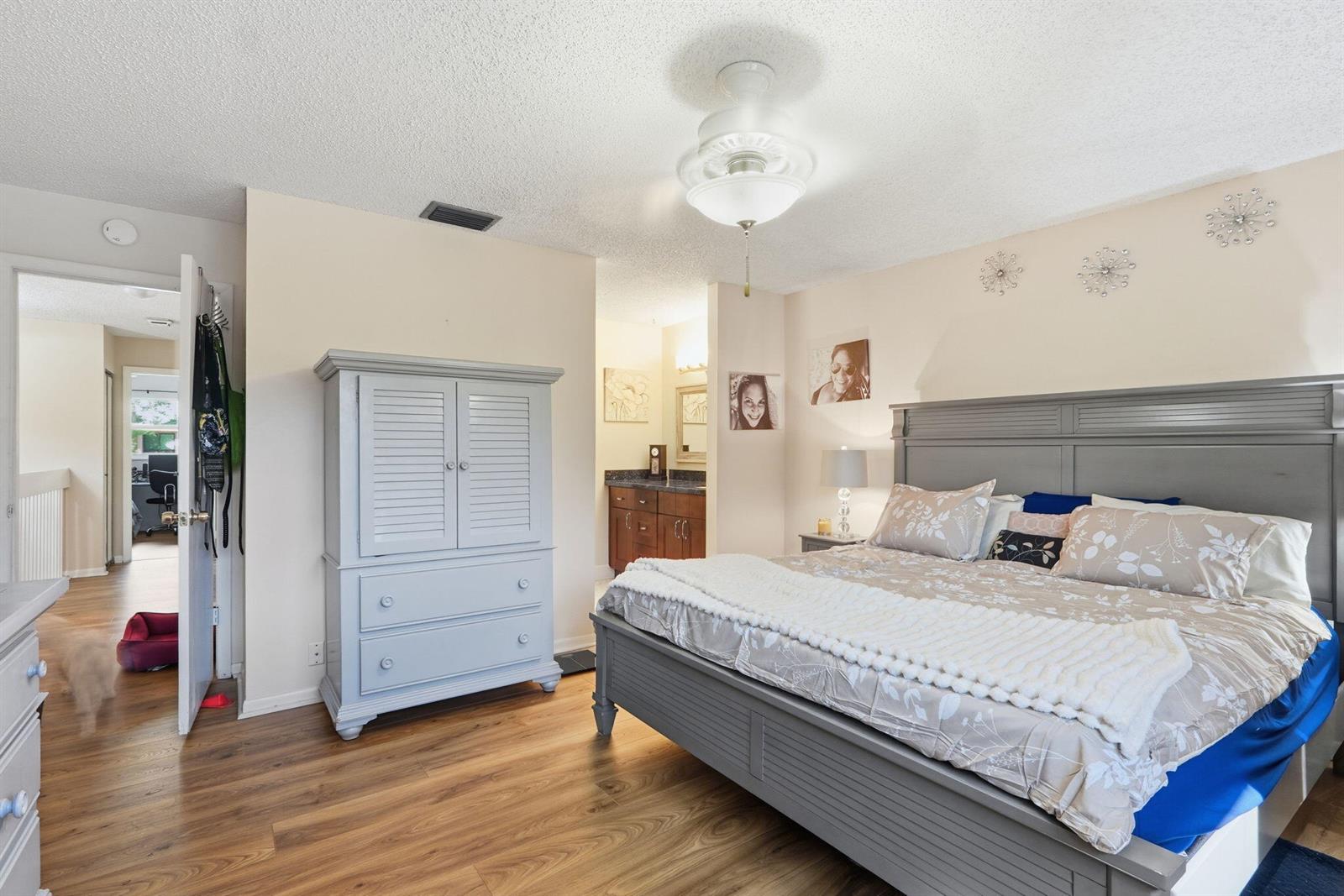 See details 2049 3 / 1736 sq. ft. $ 2026-07-24 0 Photo