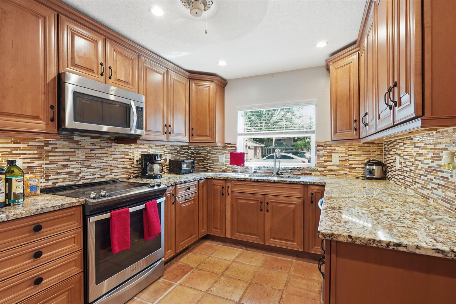 See details 2049 3 / 1736 sq. ft. $ 2026-07-24 0 Photo