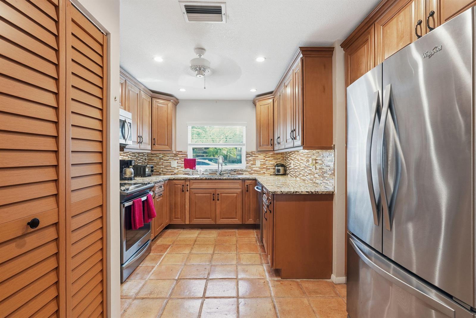 See details 2049 3 / 1736 sq. ft. $ 2026-07-24 0 Photo