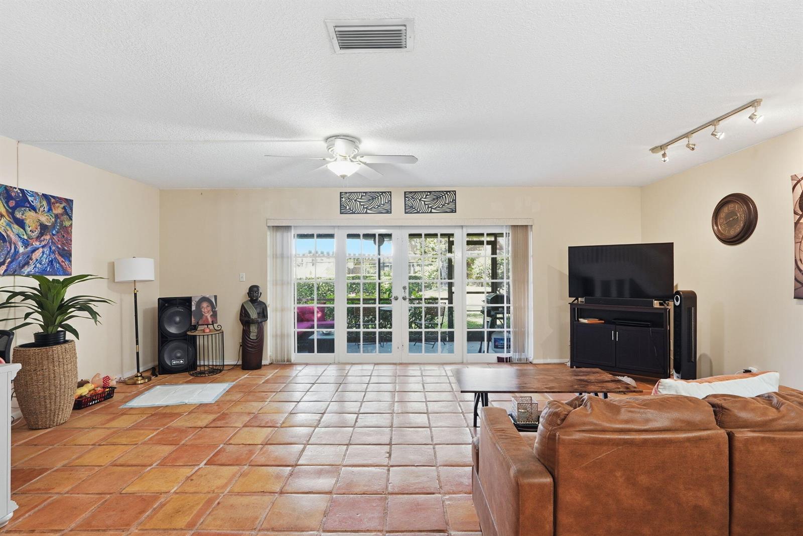 See details 2049 3 / 1736 sq. ft. $ 2026-07-24 0 Photo
