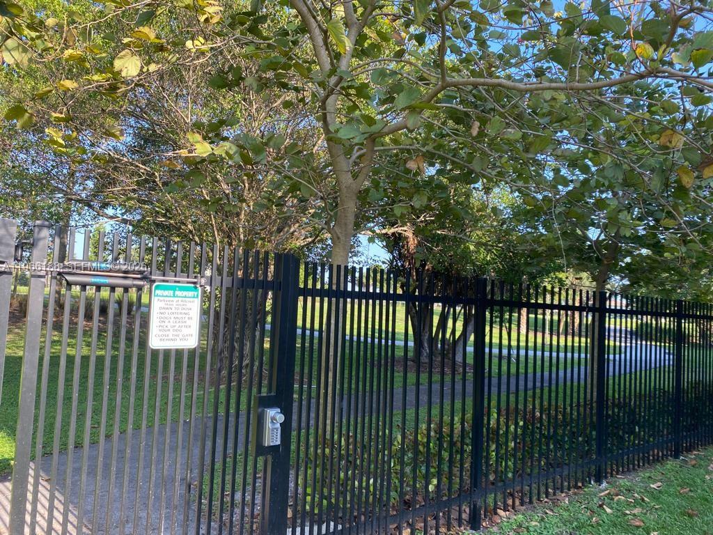 See details 215 1 / 2 744 sq. ft. $ 2026-02-16 0 Photo