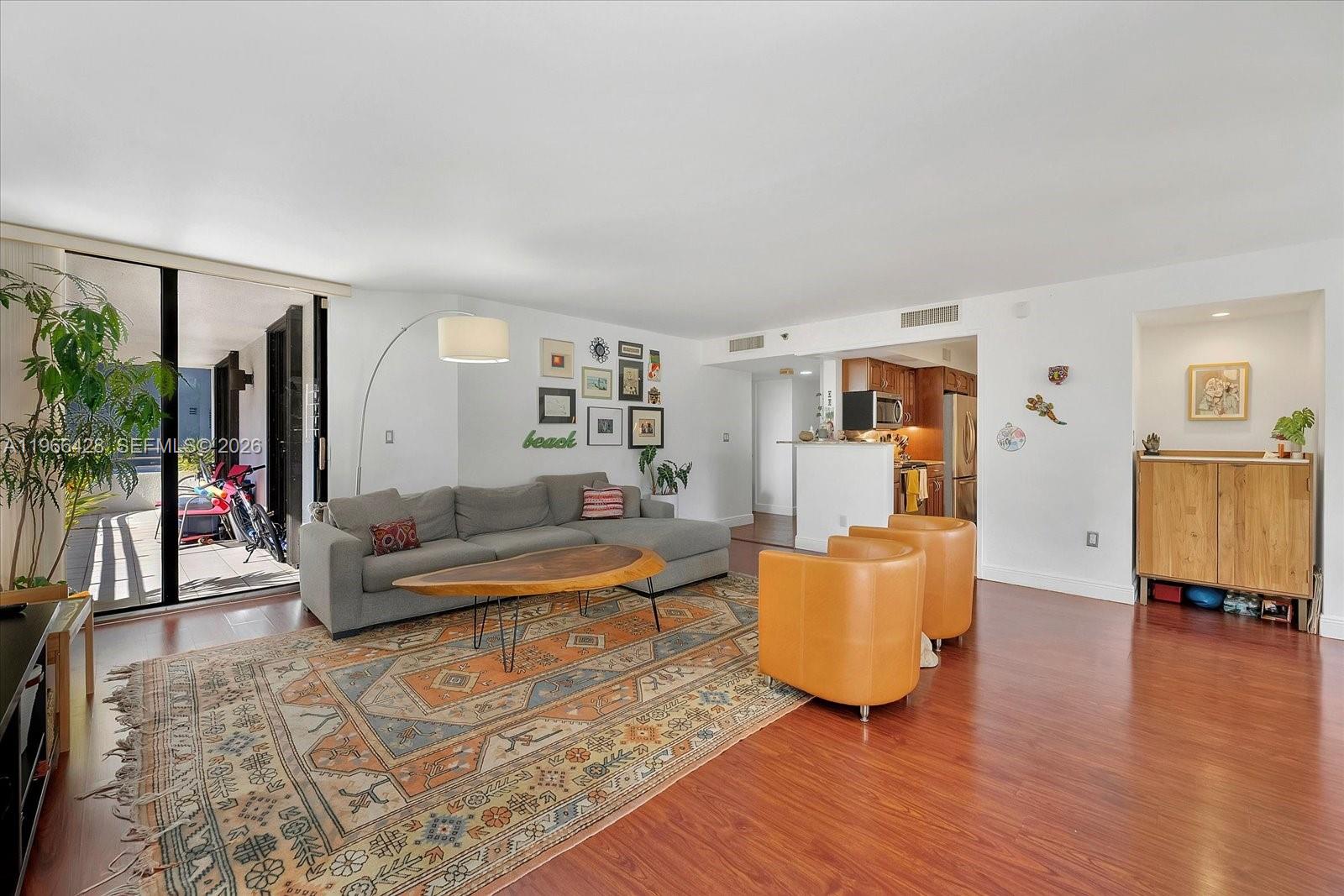 Ver detalles 301 2 / 2 1400 sq. ft. $ 2026-02-16 0 foto