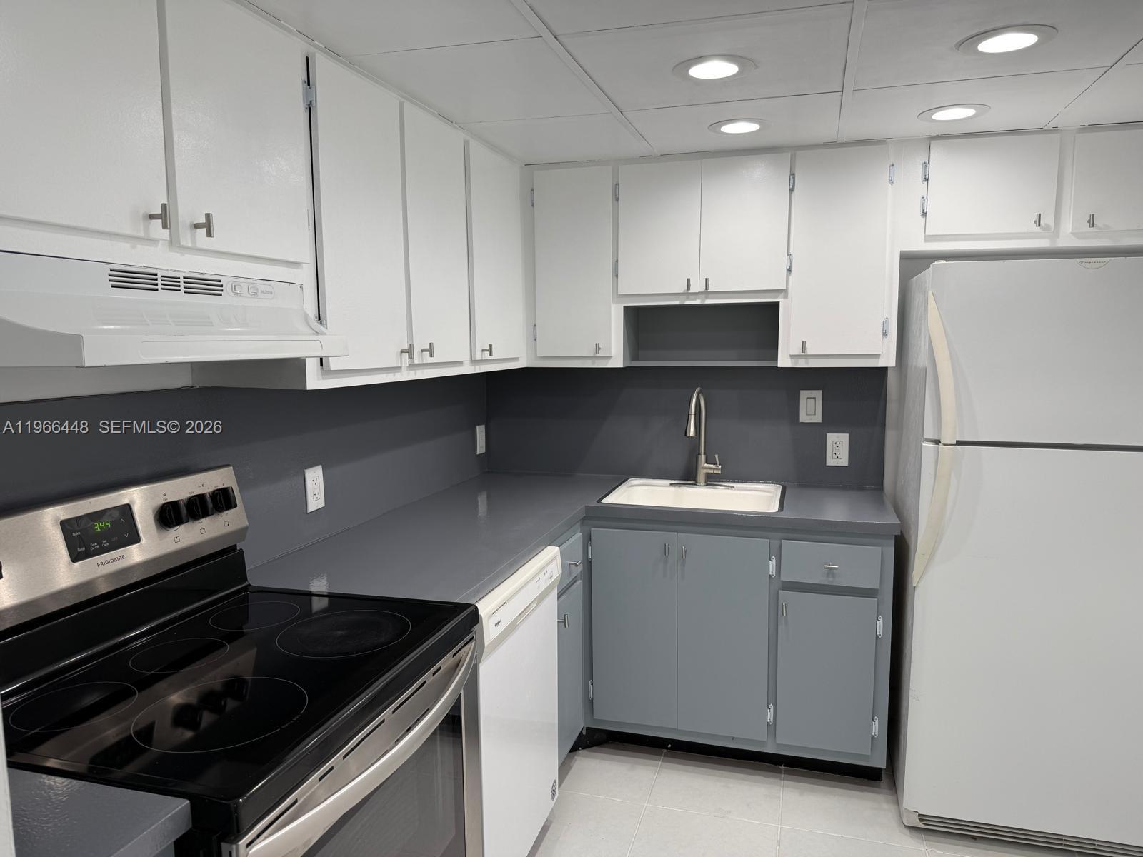 412 1 / 2 991 sq. ft. $ 2026-02-16 0 foto