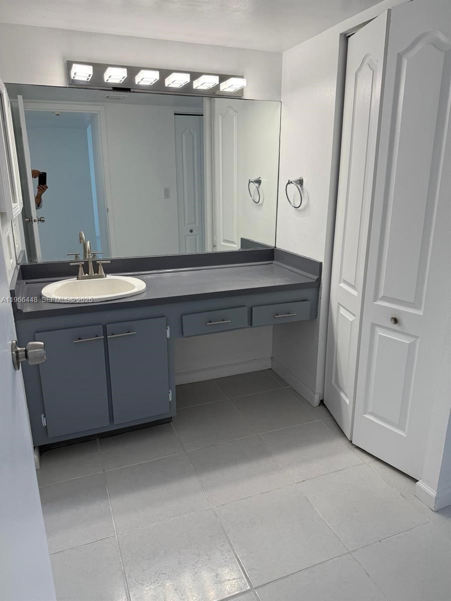 412 1 / 2 991 sq. ft. $ 2026-02-16 0 foto