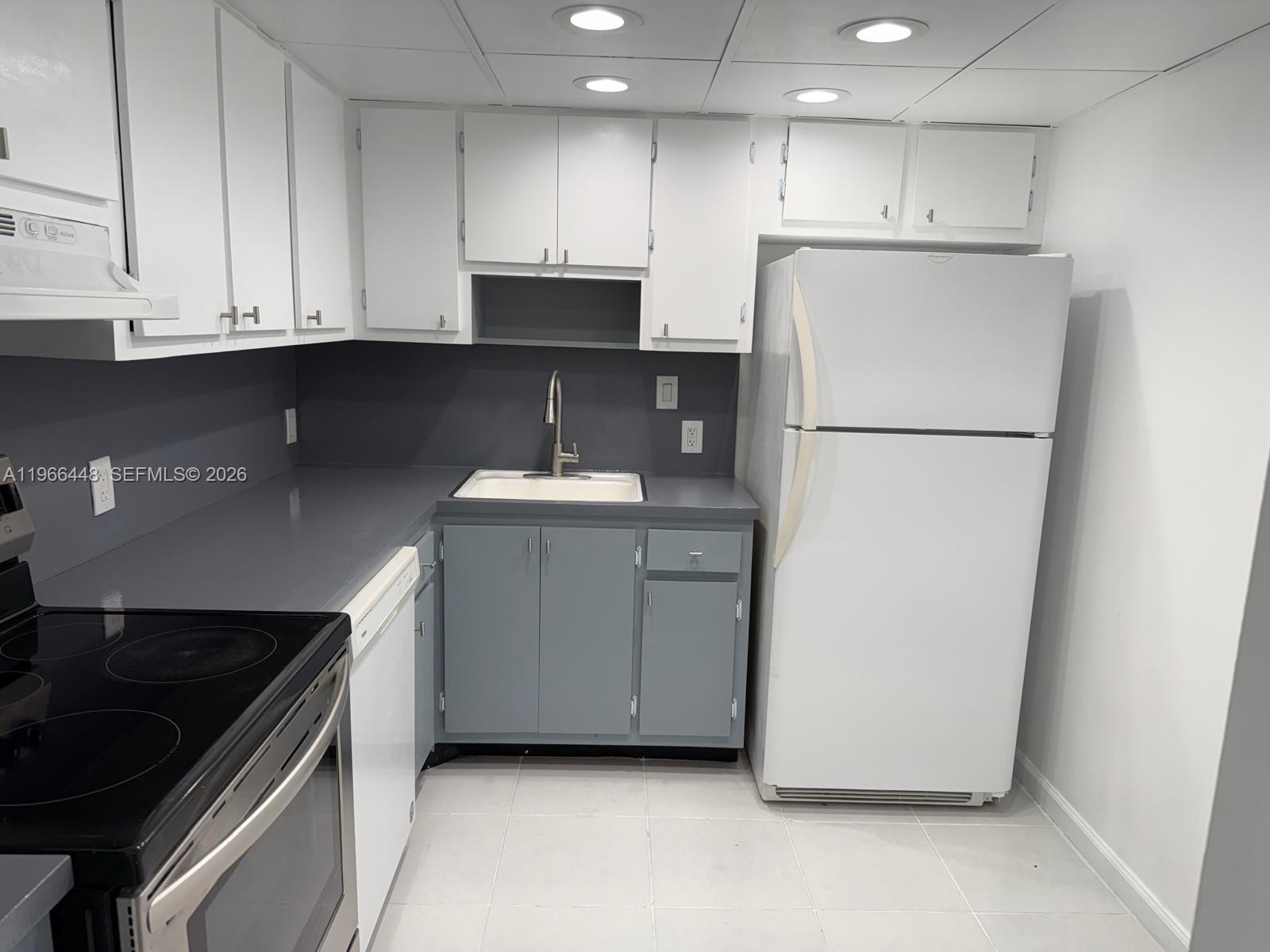 412 1 / 2 991 sq. ft. $ 2026-02-16 0 foto