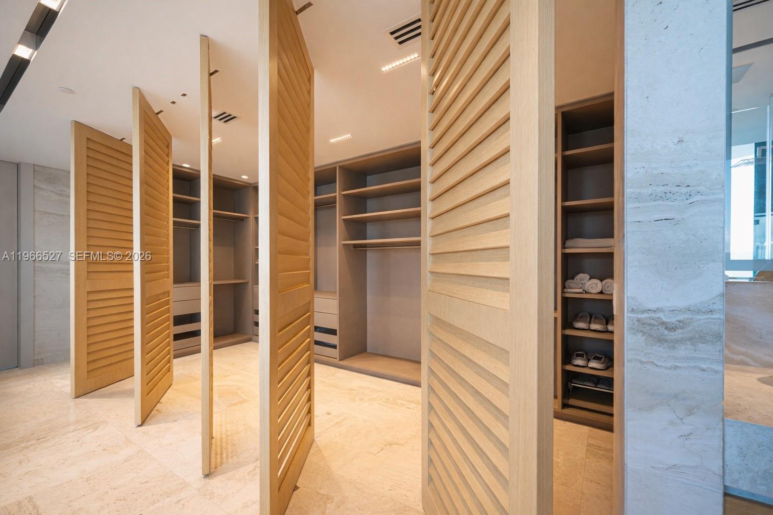 9 4 / 6 4992 кв.футов $ 2026-02-16 0 Фото