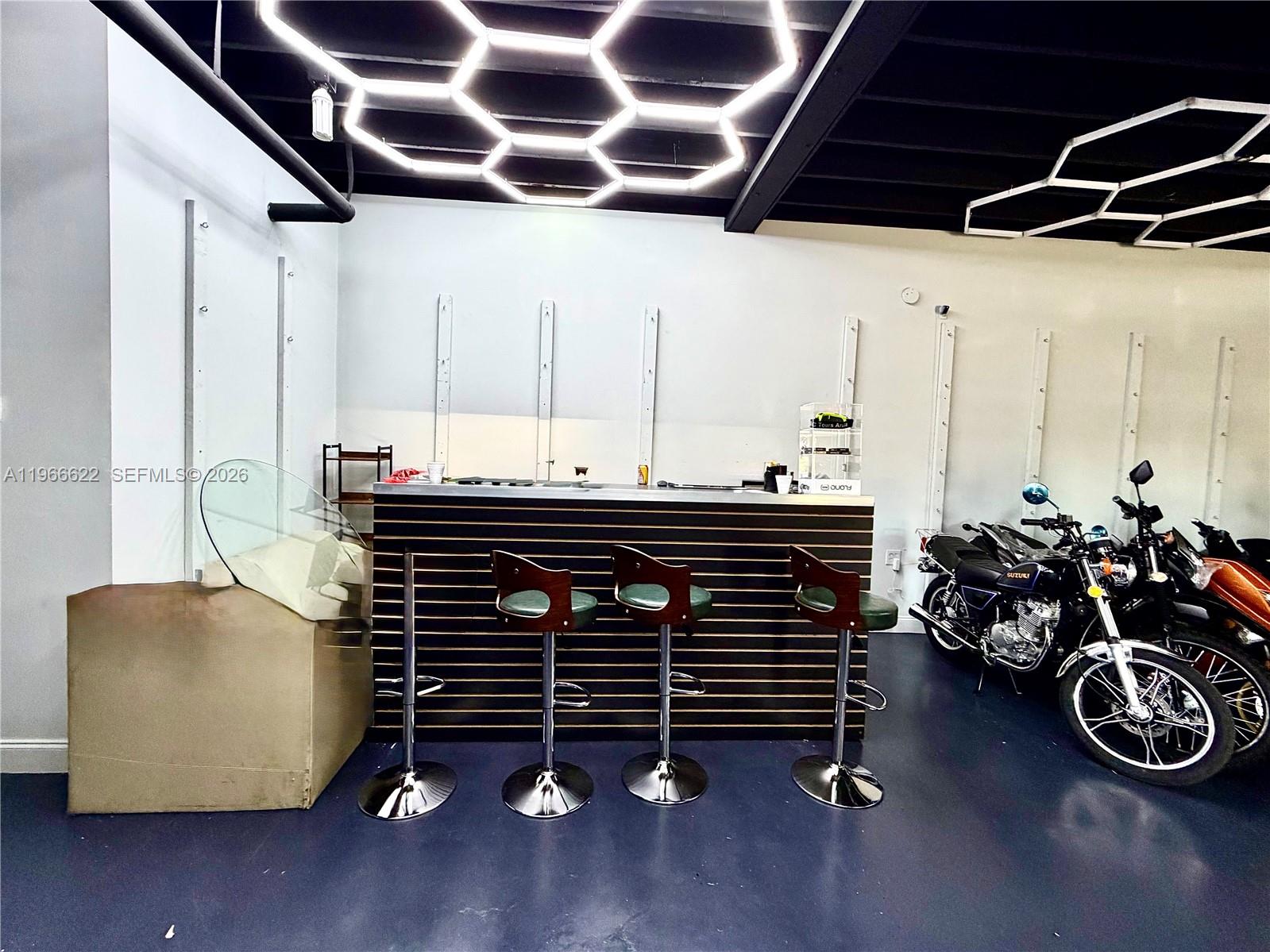   /   sq. ft. $ 2026-02-17 0 foto