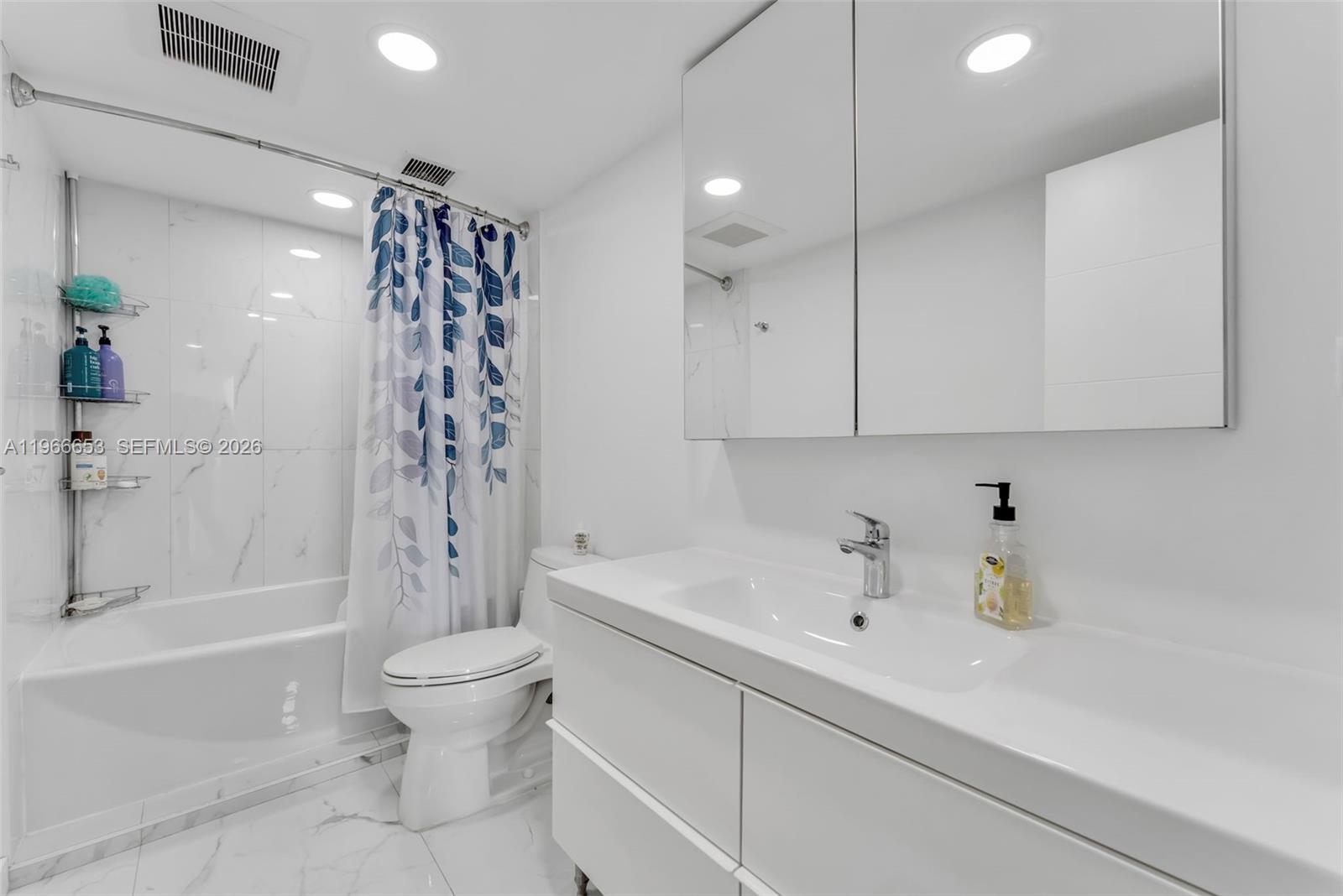 See details 15Q 3 / 3 1740 sq. ft. $ 2026-02-17 0 Photo