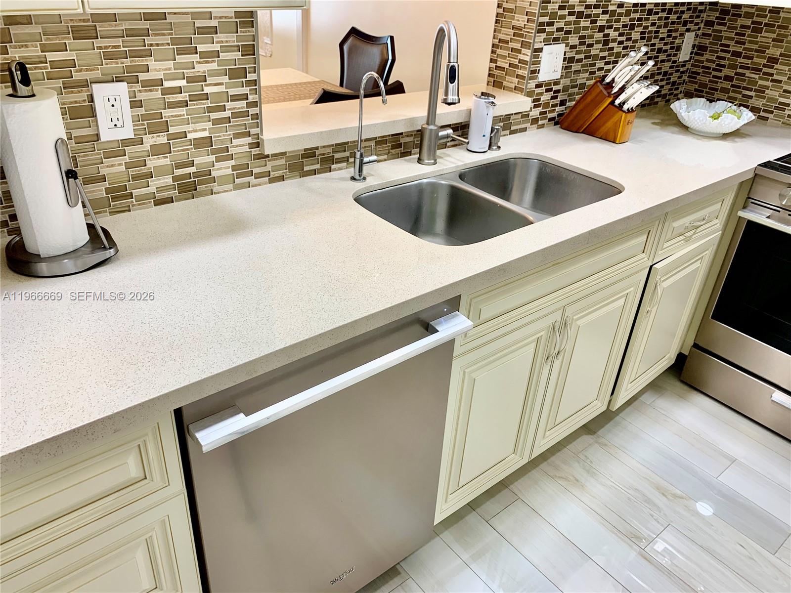 Photo of 619 14th Ave #301, Hallandale Beach, Florida, 33009 -