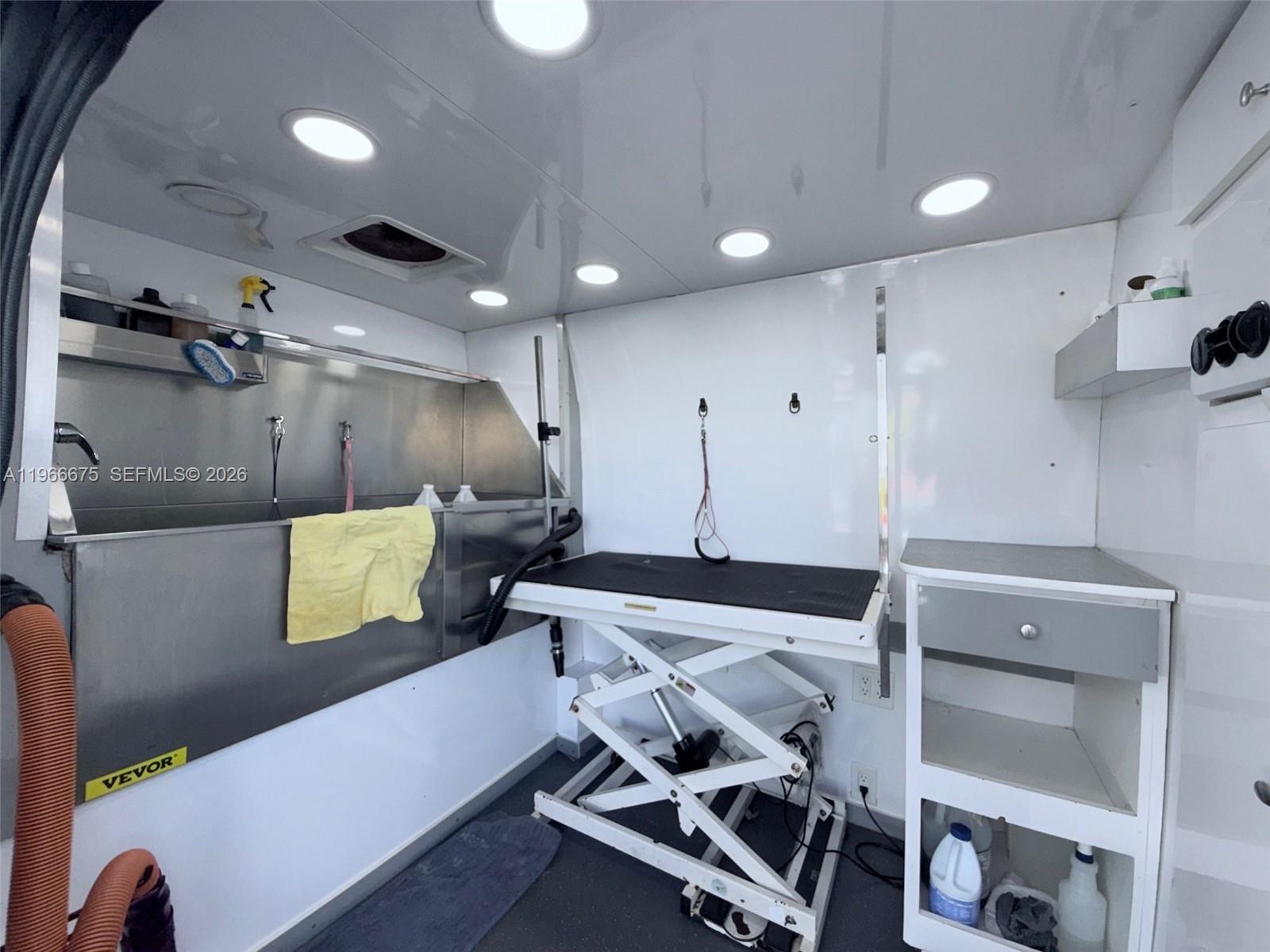   /   sq. ft. $ 2026-02-17 0 foto