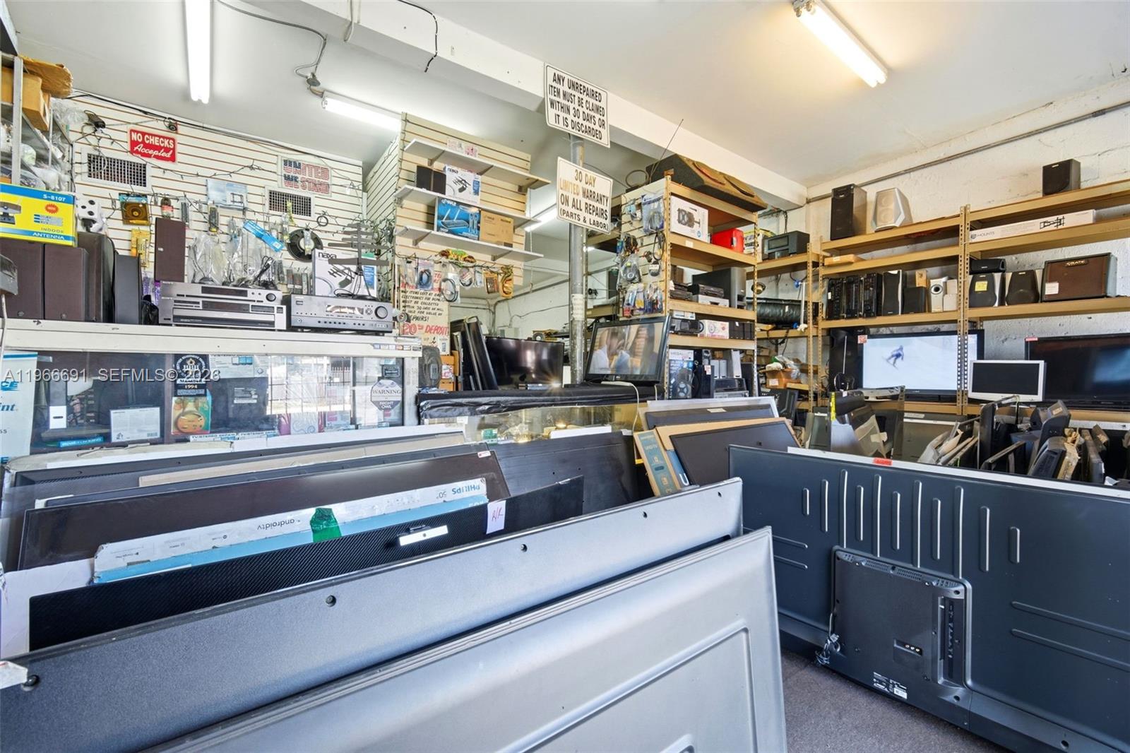   /   кв.футов $ 2026-02-17 0 Фото