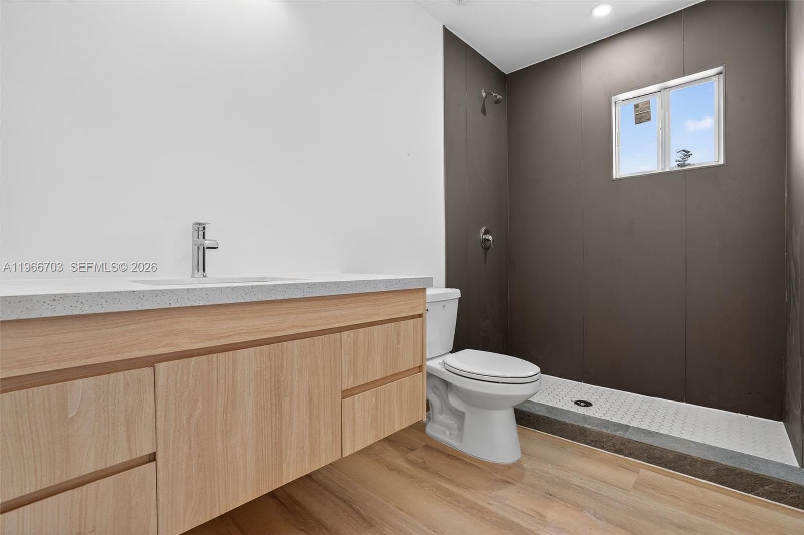   /   кв.футов $ 2026-02-17 0 Фото