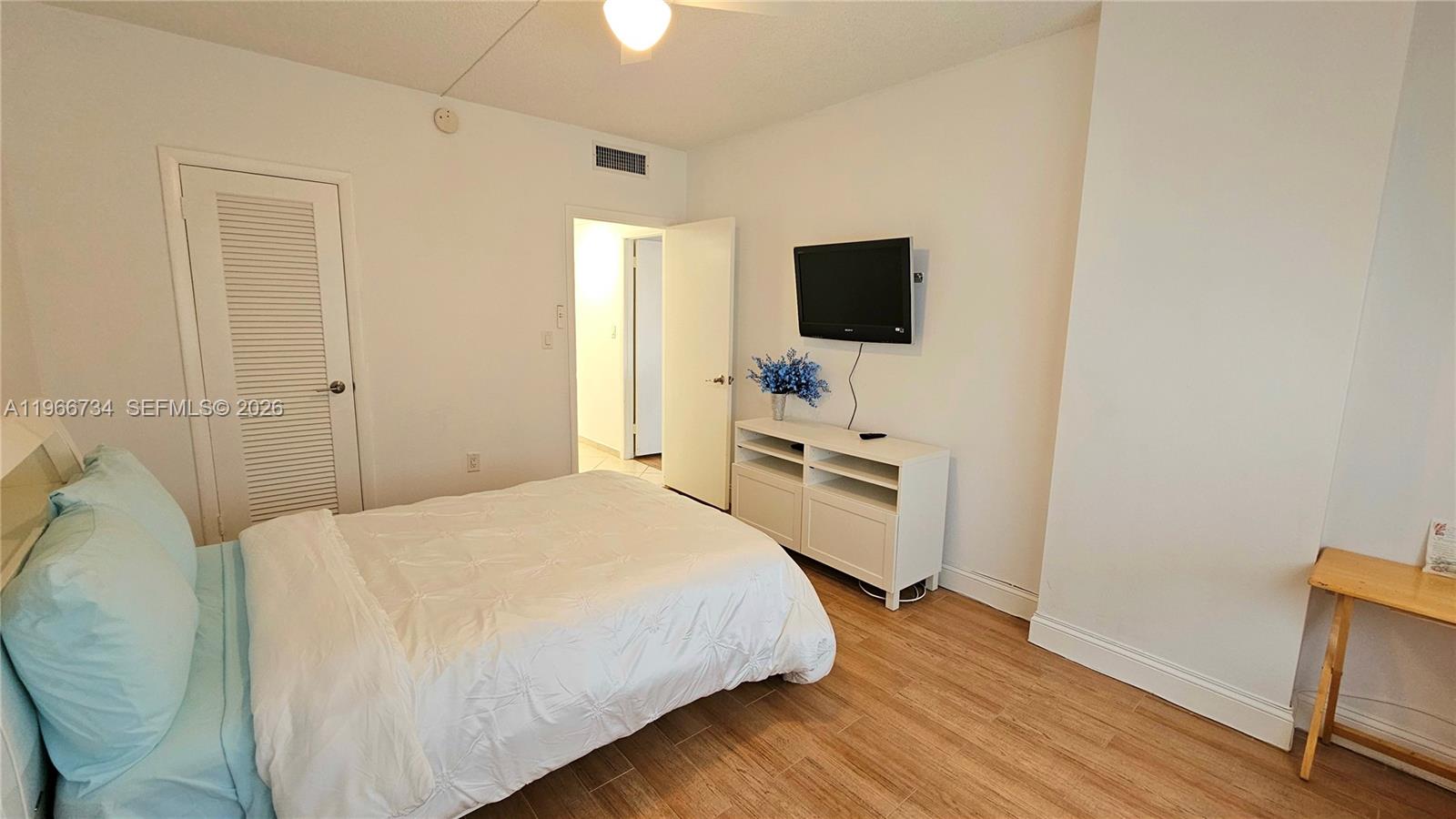 See details 7F 2 / 2 1340 sq. ft. $ 2026-02-20 0 Photo