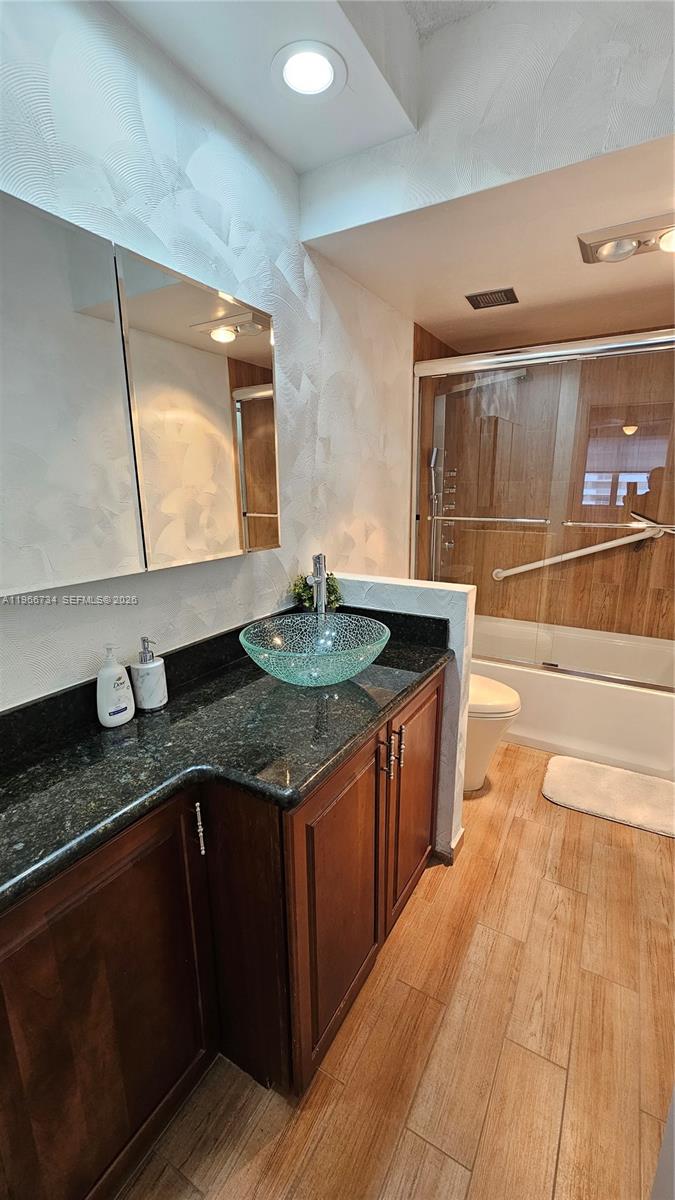 See details 7F 2 / 2 1340 sq. ft. $ 2026-02-20 0 Photo