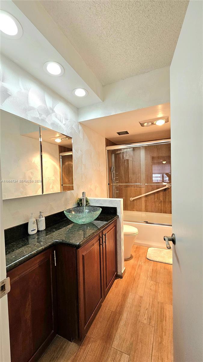 See details 7F 2 / 2 1340 sq. ft. $ 2026-02-20 0 Photo