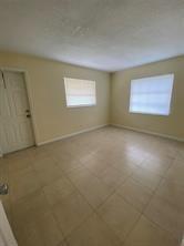 Ver detalles / 0 3525 sq. ft. $ 2026-06-21 0 foto