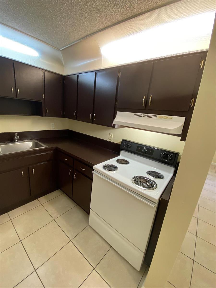 Ver detalles / 0 3525 sq. ft. $ 2026-06-21 0 foto