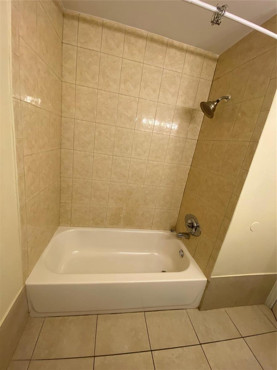 Ver detalles / 0 3525 sq. ft. $ 2026-06-21 0 foto