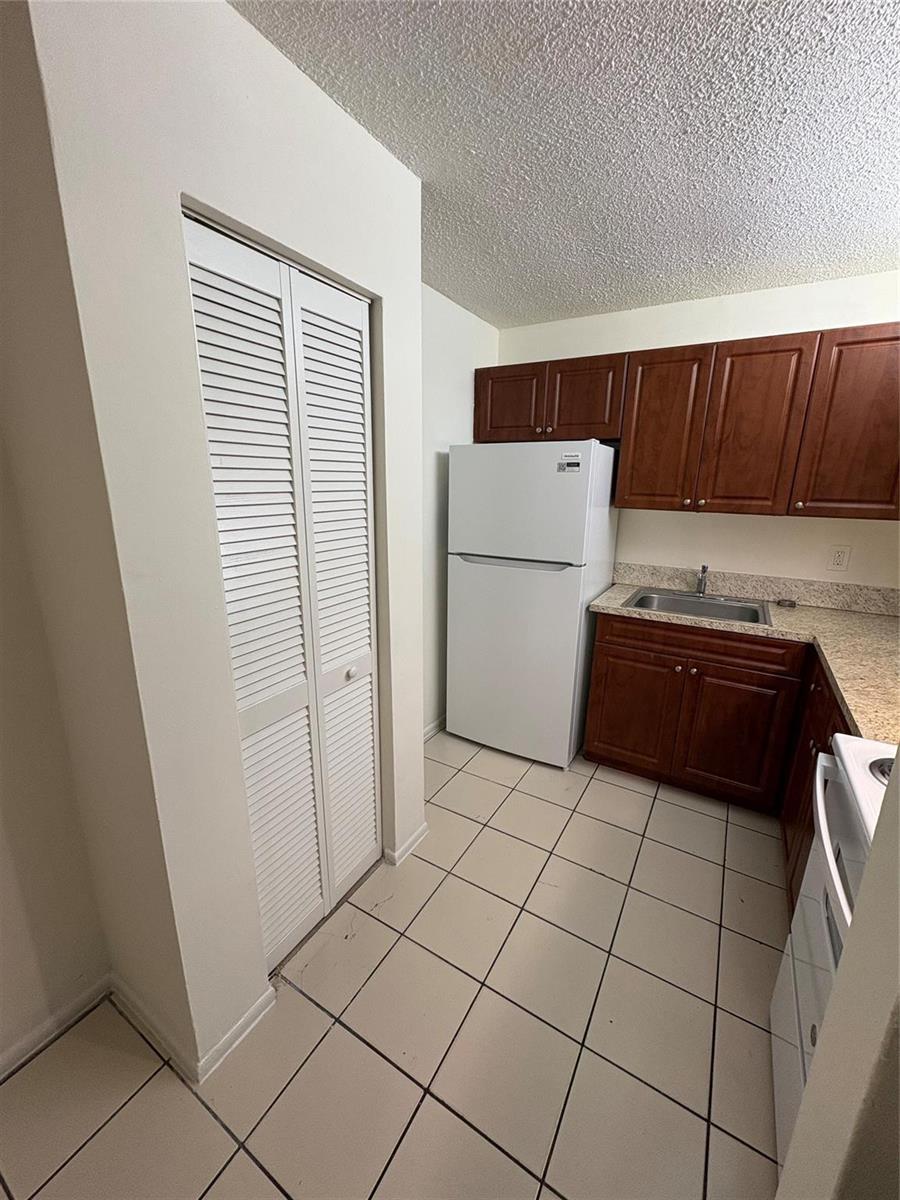 Ver detalles / 0 3525 sq. ft. $ 2026-06-21 0 foto