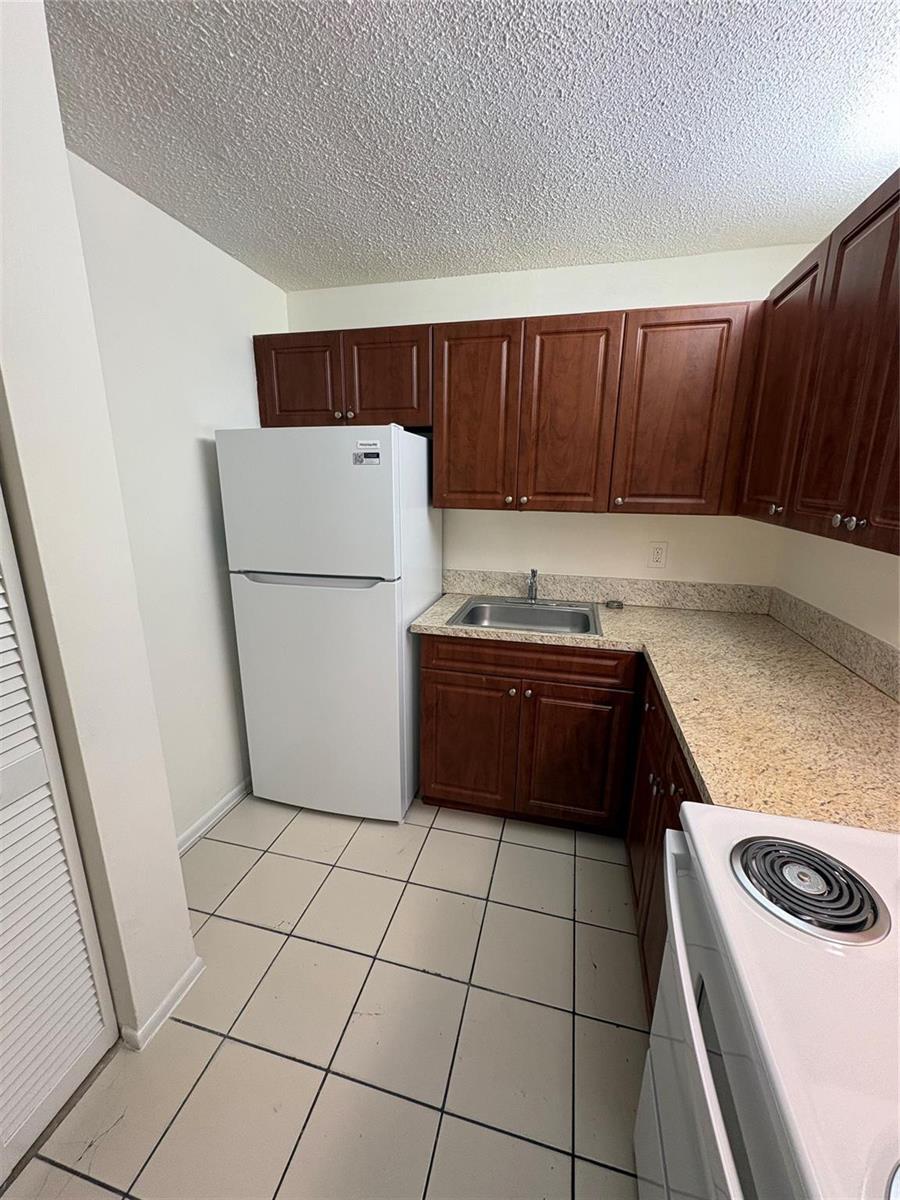 Ver detalles / 0 3525 sq. ft. $ 2026-06-21 0 foto