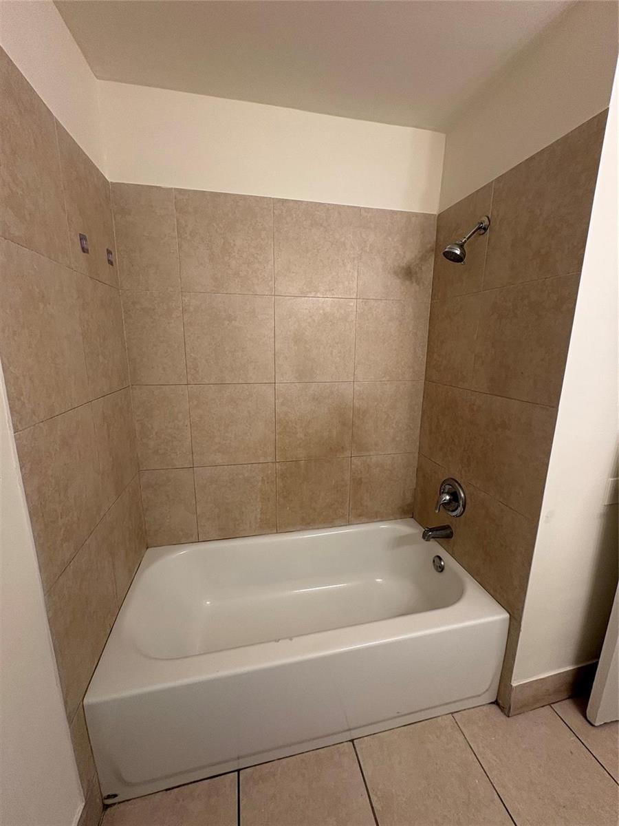 Ver detalles / 0 3525 sq. ft. $ 2026-06-21 0 foto