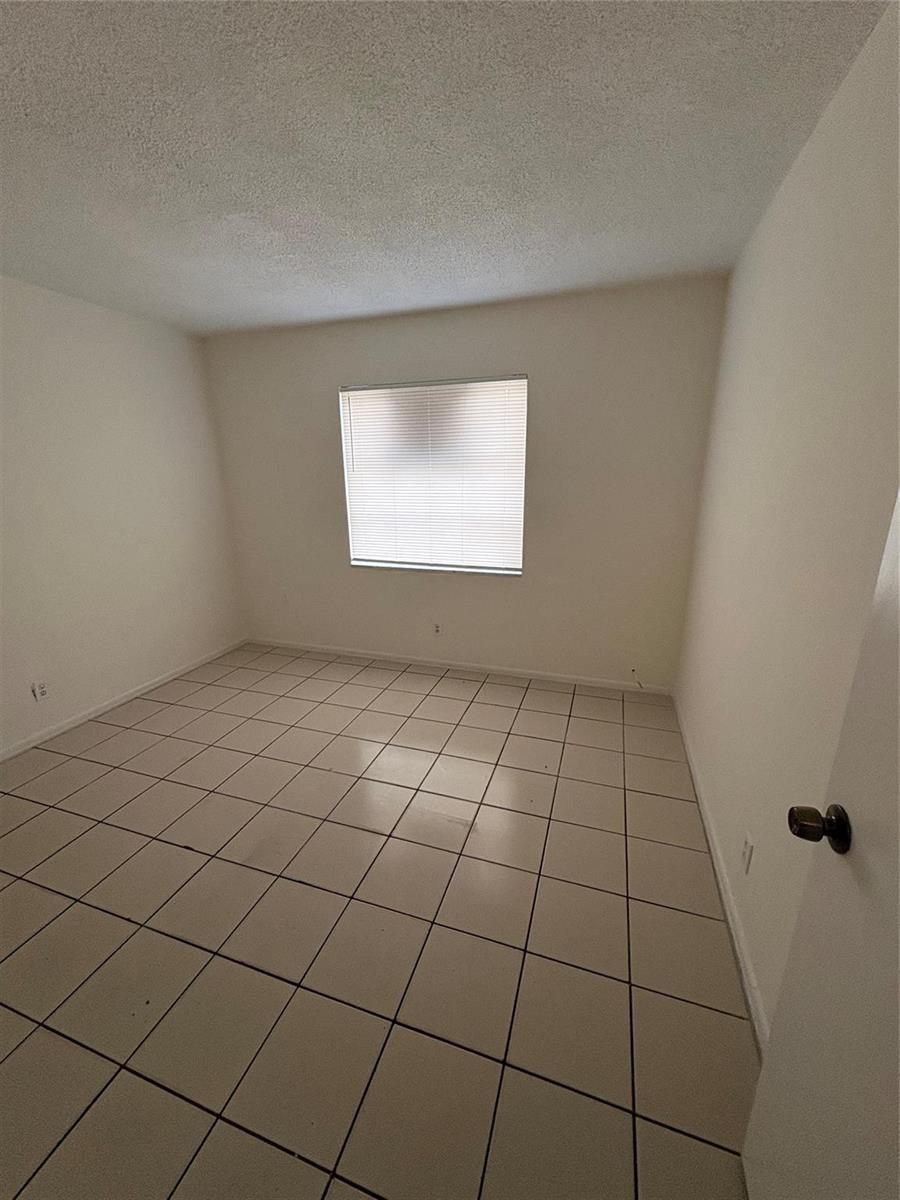 Ver detalles / 0 3525 sq. ft. $ 2026-06-21 0 foto