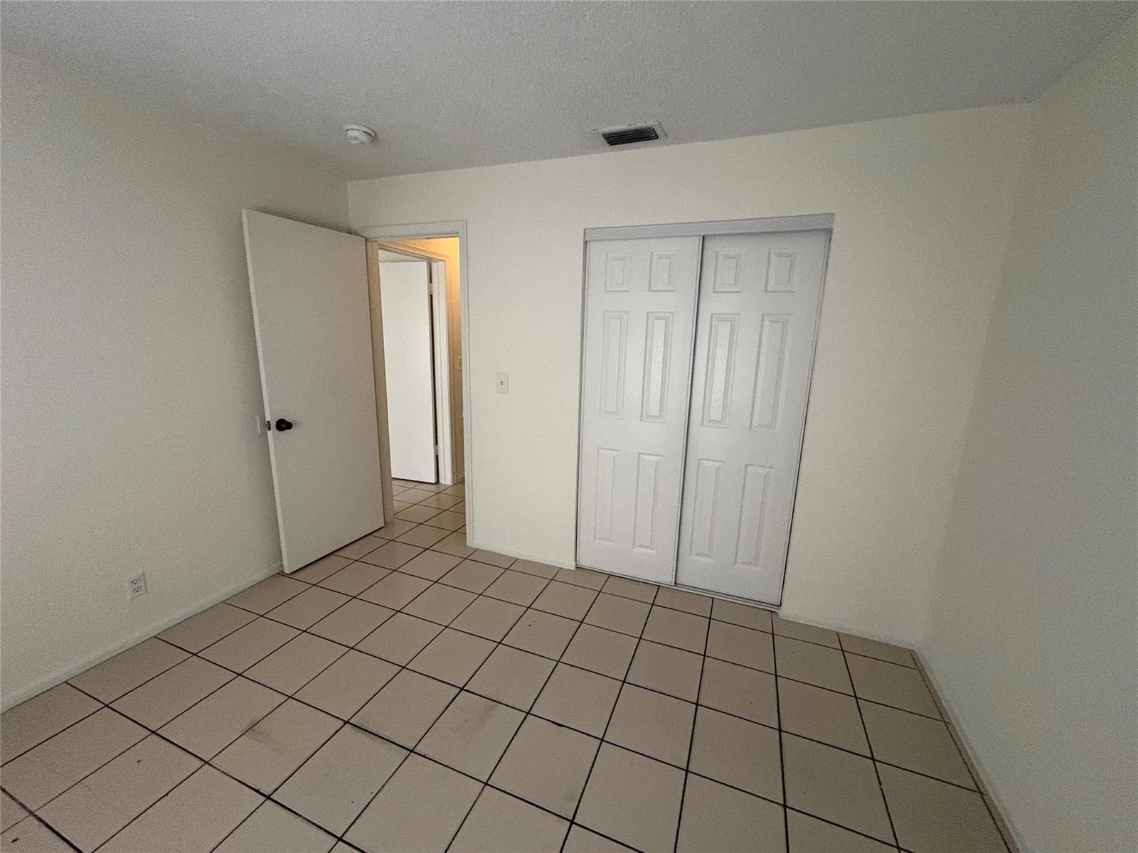 Ver detalles / 0 3525 sq. ft. $ 2026-06-21 0 foto
