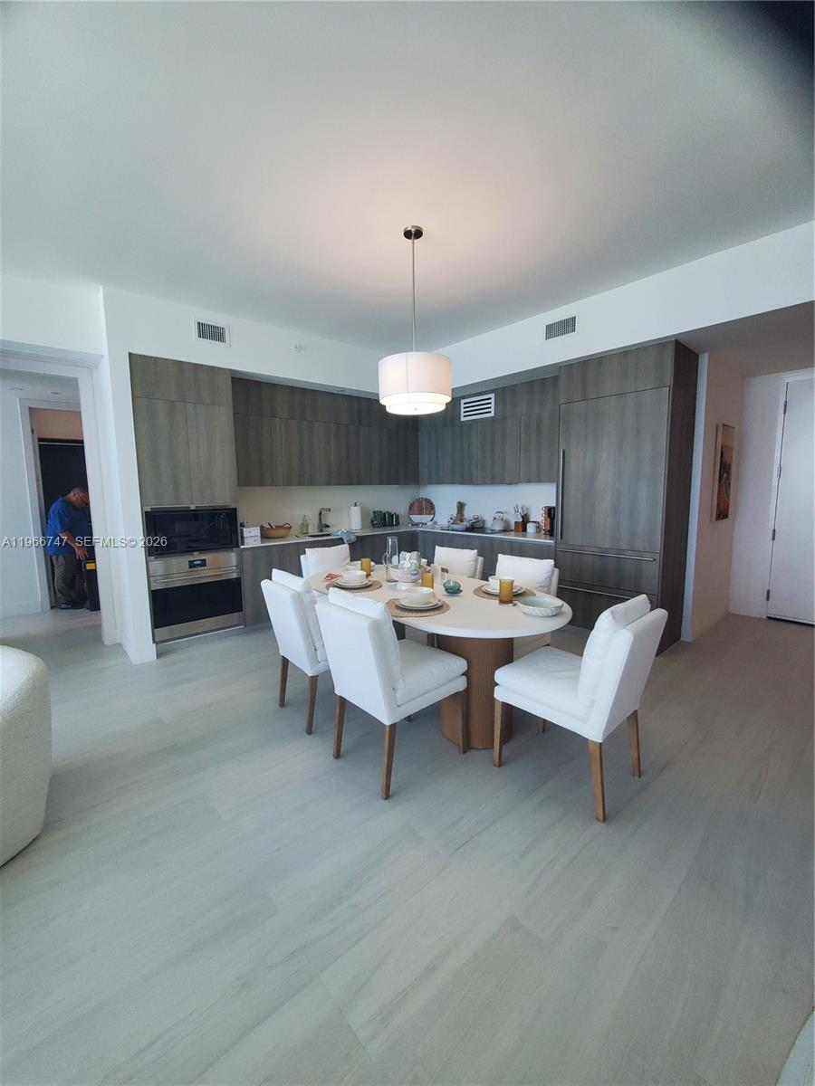 See details 1402 2 / 2 sq. ft. $ 2026-02-17 0 Photo