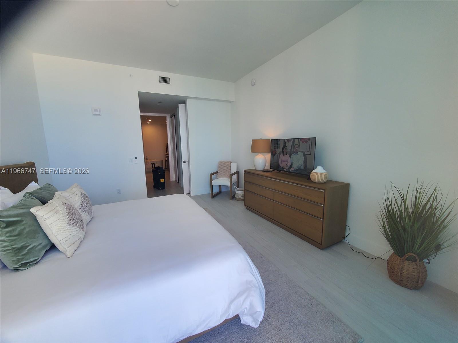 See details 1402 2 / 2 sq. ft. $ 2026-02-17 0 Photo