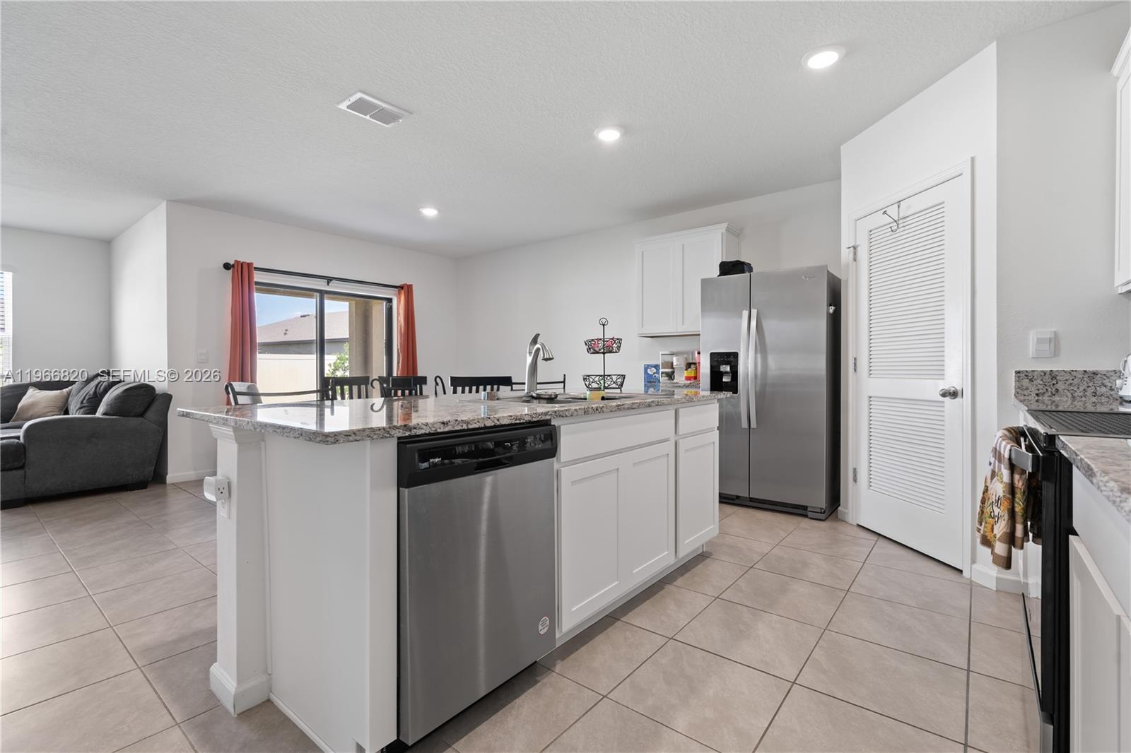 7162 4 / 2  sq. ft. $ 2026-04-14 0 Photo