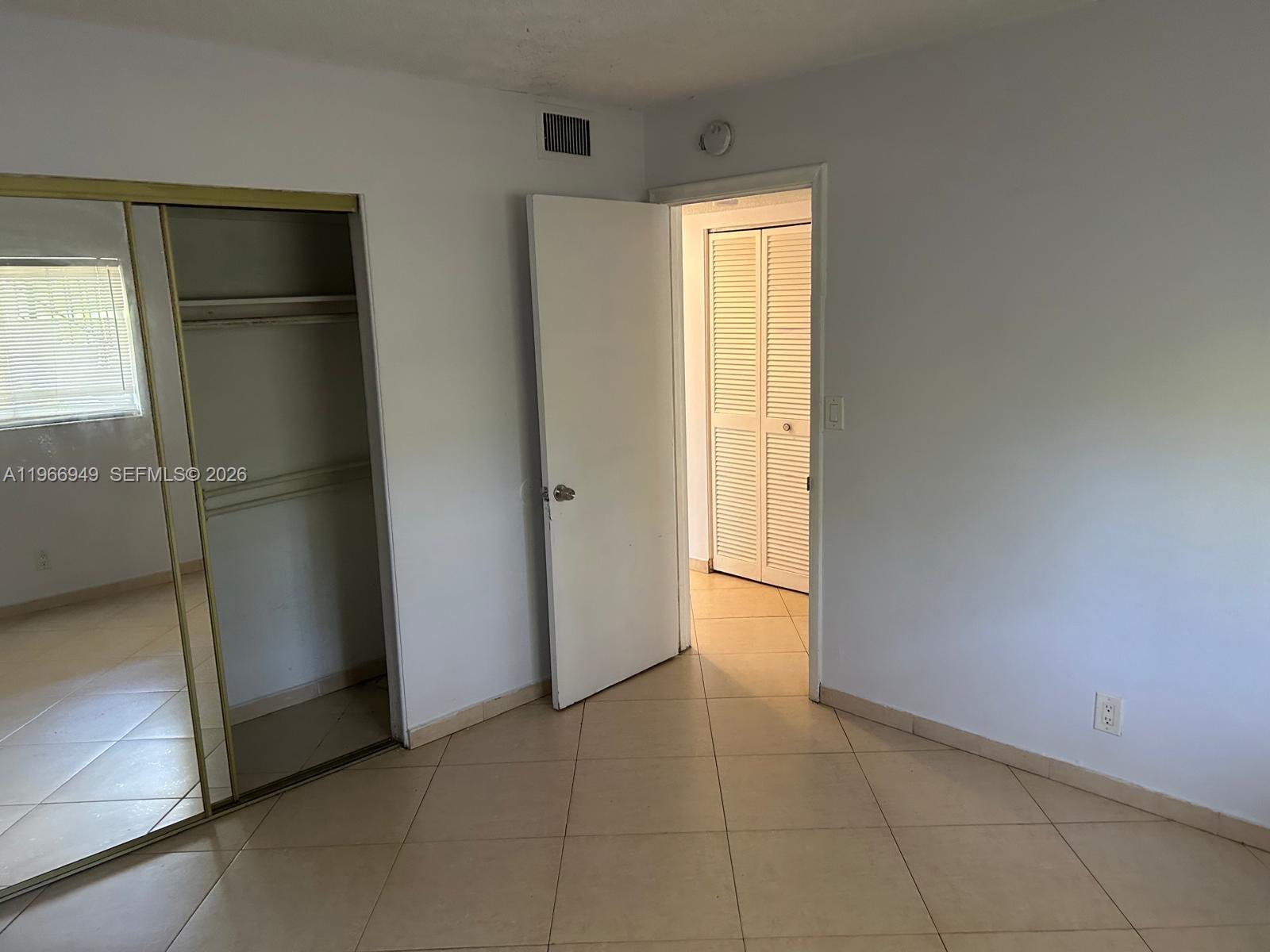   /   sq. ft. $ 2026-03-10 0 foto