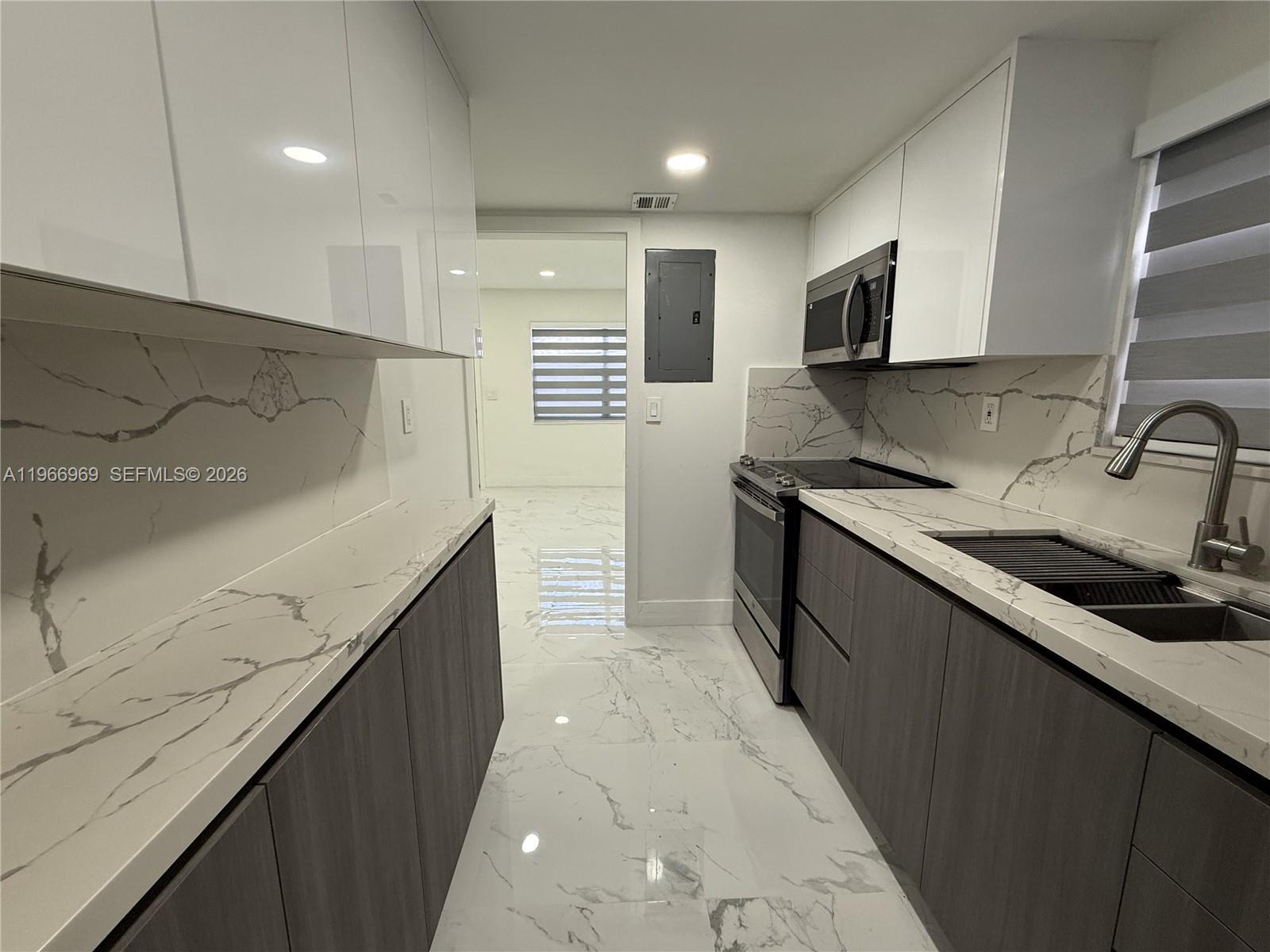   /  2403 sq. ft. $ 2026-02-17 0 foto