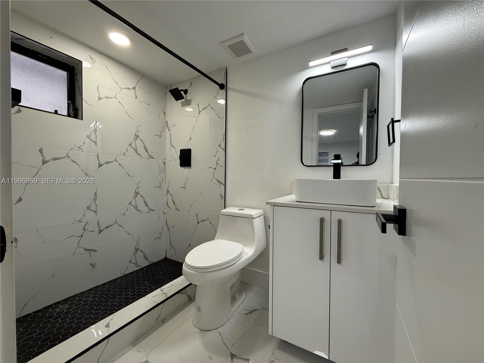   /  2403 sq. ft. $ 2026-02-17 0 foto