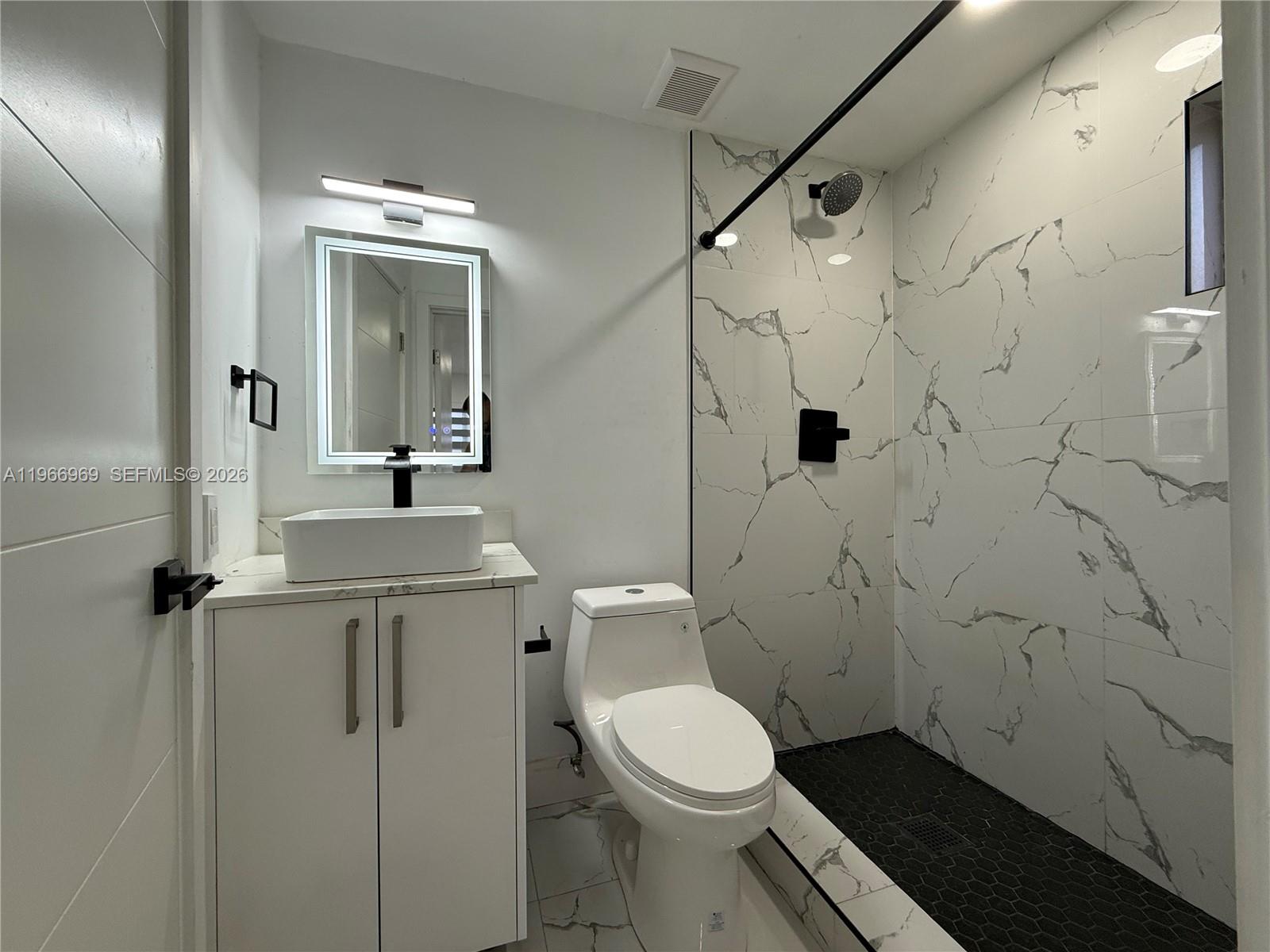   /  2403 sq. ft. $ 2026-02-17 0 foto