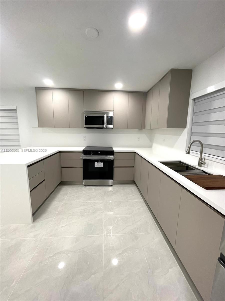   /  2403 sq. ft. $ 2026-02-17 0 foto