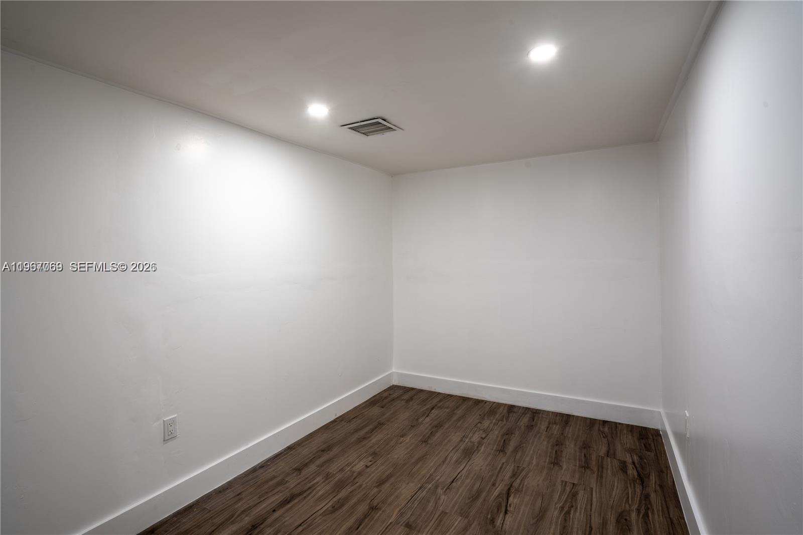 See details / sq. ft. $ 2026-02-17 0 Photo