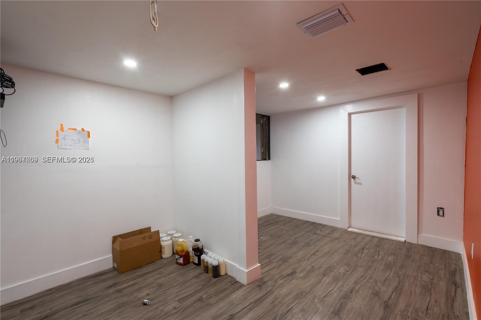 See details / sq. ft. $ 2026-02-17 0 Photo