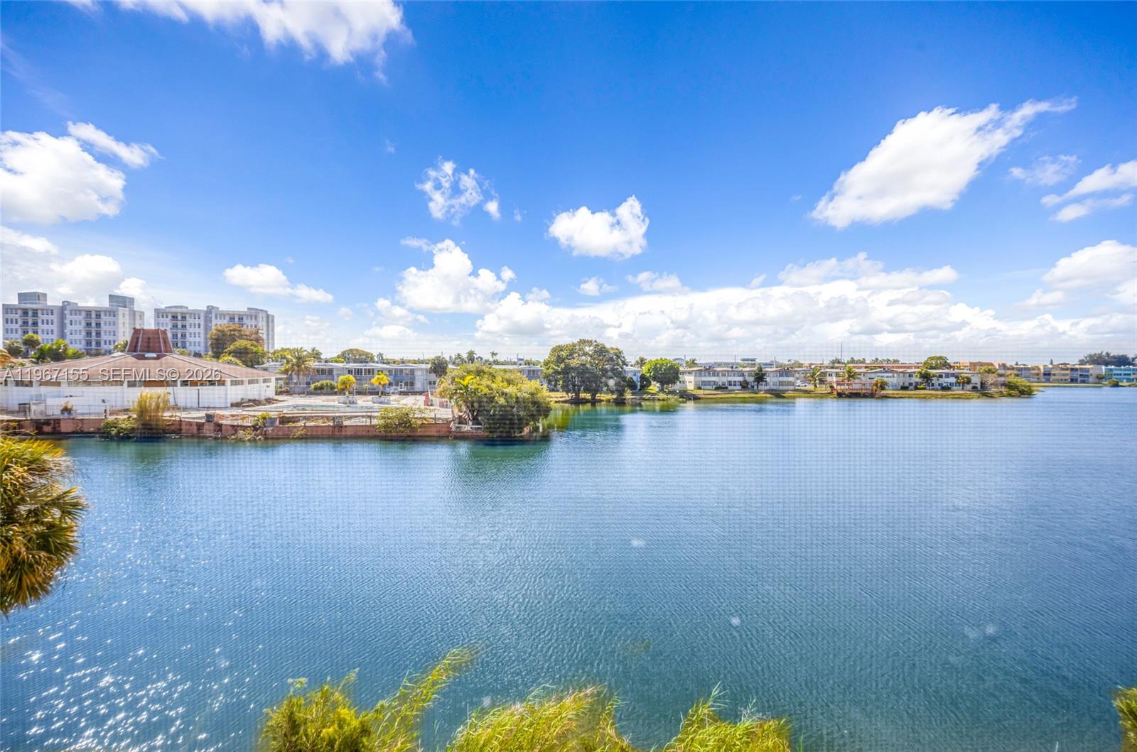 326-4 2 / 2 1317 кв.футов $ 2026-02-17 0 Фото